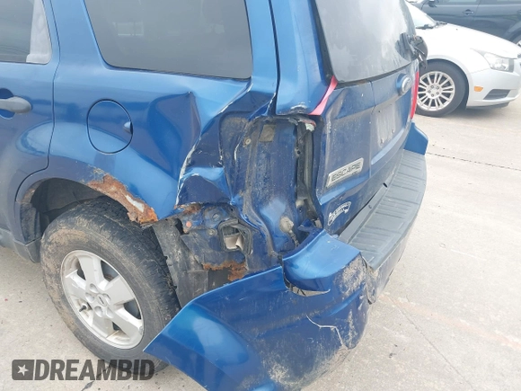 2008 Ford Escape XLT z VIN 1FMCU031X8KB58668, wystawiony jako IAAI lot #42522146 z przebiegiem 244 528 mil mil oraz . Historia ofert i sprzedaży dostępna na DreamBid. Obrazek 13.