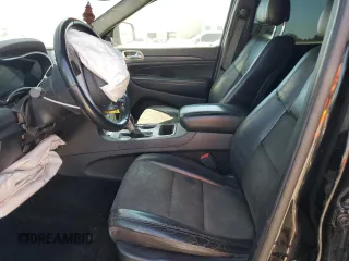 2020 Jeep Grand Cherokee Altitude z VIN 1C4RJEAG5LC379948, wystawiony jako Copart lot #56321505 z przebiegiem 98 060 mil mil oraz Szkoda całkowita • Salvage title. Historia ofert i sprzedaży dostępna na DreamBid. Obrazek 7.