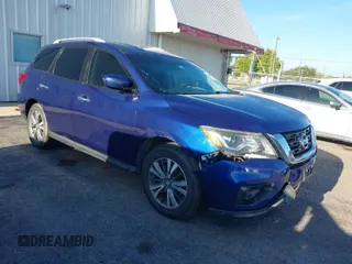 2017 Nissan Pathfinder S with VIN 5N1DR2MN2HC636210, listed as a IAAI auction lot 40409302 with 141,047 mi miles. Bid and sale history available at carsss.com. Image 1.