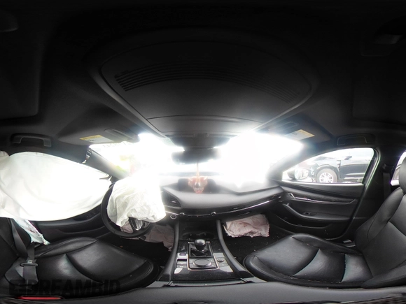 2021 Mazda 3 Premium z VIN JM1BPAML1M1318708, wystawiony jako IAAI lot #42178243 z przebiegiem 62 455 mil mil oraz . Historia ofert i sprzedaży dostępna na DreamBid. Obrazek 18.