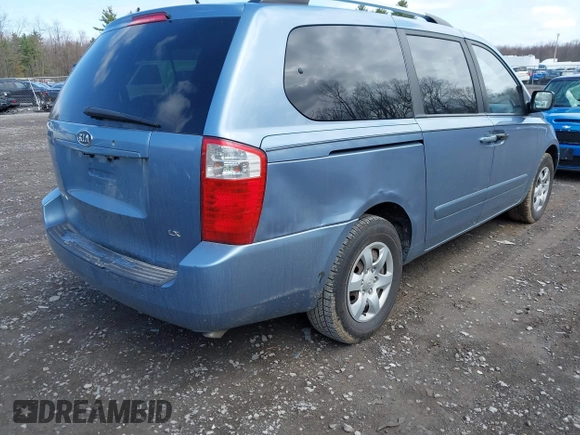 2009 Kia Sedona LX with VIN KNDMB233096315193, listed as a IAAI auction lot 42093558 with 225,174 mi miles. Bid and sale history available at carsss.com. Image 4.