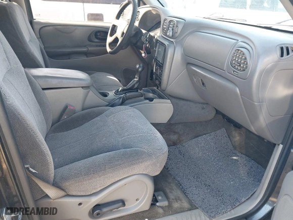 2004 Chevrolet TrailBlazer LS with VIN 1GNDT13S642447302, listed as a IAAI auction lot 41642656 with 181,297 mi miles. Bid and sale history available at carsss.com. Image 5.