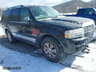 2007 Lincoln Navigator with VIN 5LMFU285X7LJ09190, listed as a IAAI auction lot 41611256 with 185,879 mi miles. Bid and sale history available at carsss.com. Image 1.