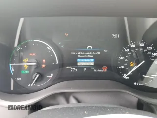 2025 Toyota Sienna XLE z VIN 5TDJSKFC9SS161197, wystawiony jako Copart lot #56936045 z przebiegiem 9 631 mil mil oraz Szkoda całkowita • Salvage title. Historia ofert i sprzedaży dostępna na DreamBid. Obrazek 9.
