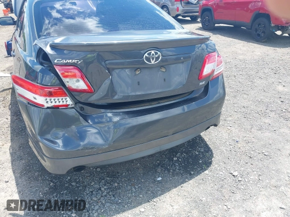 2011 Toyota Camry LE z VIN 4T1BF3EK7BU197078, wystawiony jako IAAI lot #42388549 z przebiegiem 250 873 mil mil oraz . Historia ofert i sprzedaży dostępna na DreamBid. Obrazek 6.