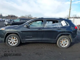 2016 Jeep Cherokee Latitude z VIN 1C4PJMCB6GW345413, wystawiony jako IAAI lot #41216995 z przebiegiem 254 311 mil mil oraz . Historia ofert i sprzedaży dostępna na DreamBid. Obrazek 14.