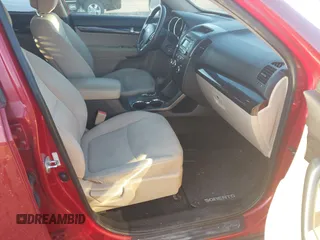 2011 Kia Sorento LX with VIN 5XYKT3A13BG007207, listed as a IAAI auction lot 41800292 with 161,283 mi miles. Bid and sale history available at carsss.com. Image 5.