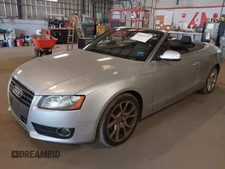 2011 Audi A5 Premium z VIN WAUCFAFH9BN010978, wystawiony jako IAAI lot #42245571 z przebiegiem 97 533 mil mil oraz . Historia ofert i sprzedaży dostępna na DreamBid. Obrazek 2.