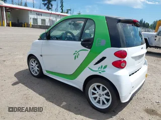 2014 Smart fortwo Passion with VIN WMEEJ9AA5EK783957, listed as a IAAI auction lot 42478047 with Not provided miles and . Bid and sale history available at DreamBid. Image 3.