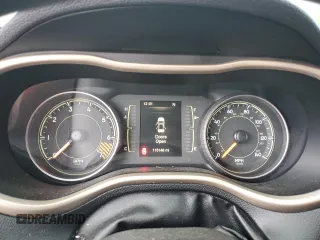 2015 Jeep Cherokee Sport z VIN 1C4PJMAB3FW594009, wystawiony jako Copart lot #57992185 z przebiegiem 115 146 mil mil oraz Szkoda całkowita • Salvage title. Historia ofert i sprzedaży dostępna na DreamBid. Obrazek 9.