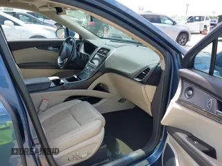 2019 Lincoln Nautilus Reserve z VIN 2LMPJ6L95KBL42845, wystawiony jako IAAI lot #42159408 z przebiegiem 37 856 mil mil oraz . Historia ofert i sprzedaży dostępna na DreamBid. Obrazek 5.