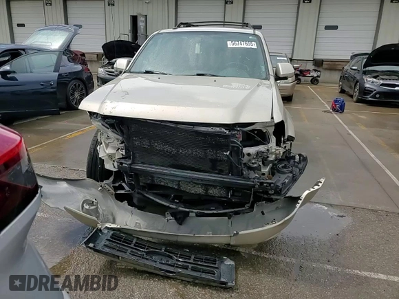 2010 Ford Escape Limited z VIN 1FMCU9EG2AKB77985, wystawiony jako Copart lot #56747655 z przebiegiem 88 362 mil mil oraz Szkoda całkowita • Salvage title. Historia ofert i sprzedaży dostępna na DreamBid. Obrazek 13.