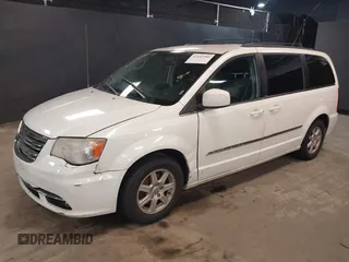 2013 Chrysler Town & Country Touring z VIN 2C4RC1BG9DR656630, wystawiony jako IAAI lot #42141980 z przebiegiem 150 303 mil mil oraz . Historia ofert i sprzedaży dostępna na DreamBid. Obrazek 21.