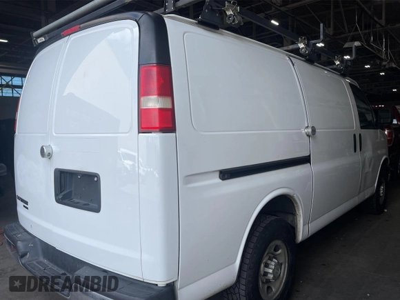 2015 Chevrolet Express Cargo z VIN 1GCZGTCG8F1152043, wystawiony jako IAAI lot #42889455 z przebiegiem 91 058 mil mil oraz . Historia ofert i sprzedaży dostępna na DreamBid. Obrazek 9.