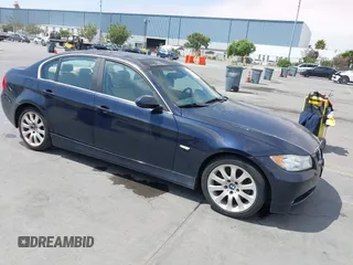 2006 BMW 3 Series 330i z VIN WBAVB33586KR78166, wystawiony jako IAAI lot #42470438 z przebiegiem 177 889 mil mil oraz . Historia ofert i sprzedaży dostępna na DreamBid. Obrazek 1.