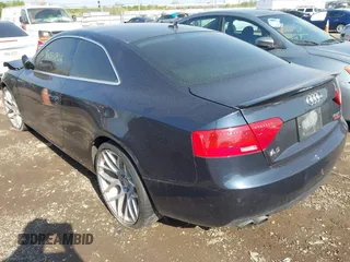 2013 Audi A5 Prestige z VIN WAUVFAFR7DA046521, wystawiony jako IAAI lot #42070806 z przebiegiem 247 945 mil mil oraz . Historia ofert i sprzedaży dostępna na DreamBid. Obrazek 3.