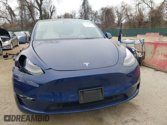2024 Tesla Model Y Long Range with VIN 7SAYGDEE9RA269882, listed as a IAAI auction lot 41771485 with 18,145 mi miles. Bid and sale history available at carsss.com. Image 13.