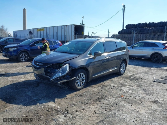 2018 Chrysler Pacifica Touring L with VIN 2C4RC1BG4JR354500, listed as a IAAI auction lot 41770558 with 69,385 mi miles. Bid and sale history available at carsss.com. Image 17.
