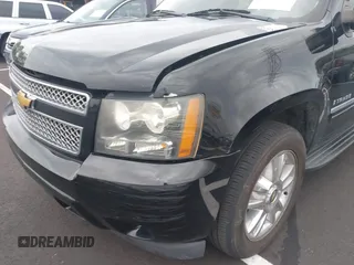 2009 Chevrolet Tahoe LTZ z VIN 1GNFK330X9R130028, wystawiony jako IAAI lot #42113713 z przebiegiem 135 631 mil mil oraz . Historia ofert i sprzedaży dostępna na DreamBid. Obrazek 6.