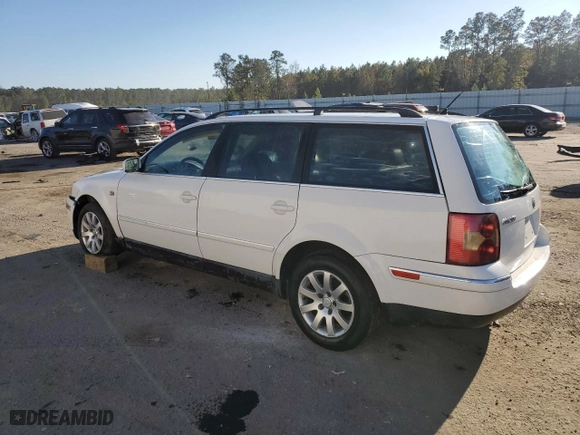 2003 Volkswagen Passat GLS with VIN WVWVD63B43E323839, listed as a Copart auction lot 81100434 with 164,795 mi miles and Salvage Title. Bid and sale history available at carsss.com. Image 2.