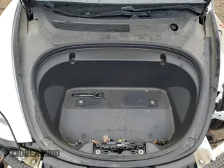 2020 Tesla Model 3 Long Range z VIN 5YJ3E1EB3LF667522, wystawiony jako Copart lot #57421145 z przebiegiem 77 821 mil mil oraz Szkoda całkowita • Salvage title. Historia ofert i sprzedaży dostępna na DreamBid. Obrazek 11.