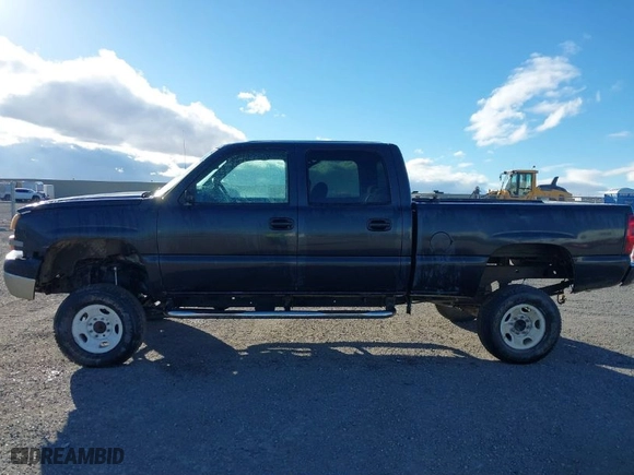 2004 Chevrolet Silverado 2500 Crew Cab LT with VIN 1GCGC23UX4F155545, listed as a IAAI auction lot 41521553 with 149,047 mi miles. Bid and sale history available at carsss.com. Image 14.