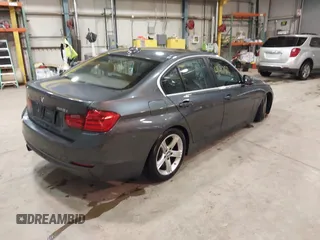 2015 BMW 3 Series 328i xDrive с VIN WBA3B5C57FP652994, выставлен на аукционе IAAI как лот 41917971 с пробегом 171 342 миль миль и . История ставок и продаж доступна на DreamBid. Изображение 4.