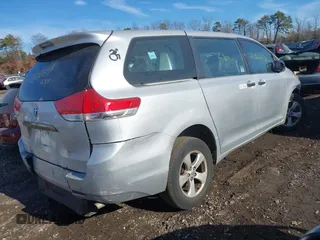 2014 Toyota Sienna L with VIN 5TDZK3DC8ES476153, listed as a IAAI auction lot 41462668 with 999,999 mi miles. Bid and sale history available at carsss.com. Image 4.