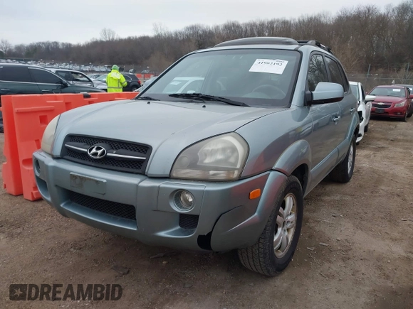 2007 Hyundai Tucson SE with VIN KM8JN72D47U482954, listed as a IAAI auction lot 41902192 with 170,045 mi miles and . Bid and sale history available at DreamBid. Image 2.