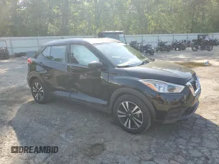 2019 Nissan Kicks SV z VIN 3N1CP5CU9KL527211, wystawiony jako Copart lot #51938855 z przebiegiem 134 816 mil mil oraz Szkoda całkowita • Salvage title. Historia ofert i sprzedaży dostępna na DreamBid. Obrazek 4.