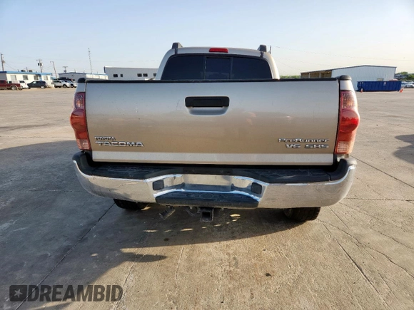 2005 Toyota Tacoma PreRunner z VIN 3TMKU72N85M003408, wystawiony jako Copart lot #57670935 z przebiegiem 247 189 mil mil oraz Szkoda całkowita • Salvage title. Historia ofert i sprzedaży dostępna na DreamBid. Obrazek 6.