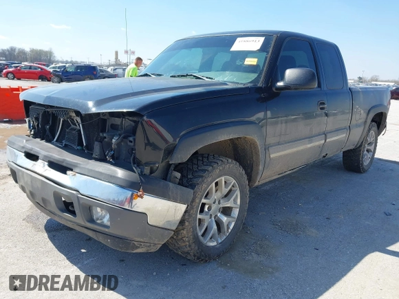 2005 Chevrolet Silverado 1500 Z71 with VIN 2GCEK19B251347481, listed as a IAAI auction lot 41886913 with 236,414 mi miles. Bid and sale history available at carsss.com. Image 2.