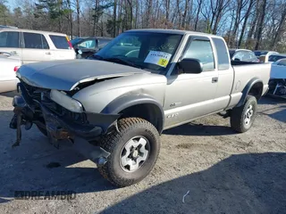 2001 Chevrolet S-10 LS with VIN 1GCCT19W618134483, listed as a IAAI auction lot 41630814 with 1 mi miles. Bid and sale history available at carsss.com. Image 2.