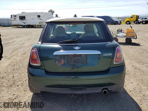 2008 MINI Hardtop z VIN WMWMF33528TT60290, wystawiony jako Copart lot #57363895 z przebiegiem 77 814 mil mil oraz Czysty tytuł • Clean title. Historia ofert i sprzedaży dostępna na DreamBid. Obrazek 6.