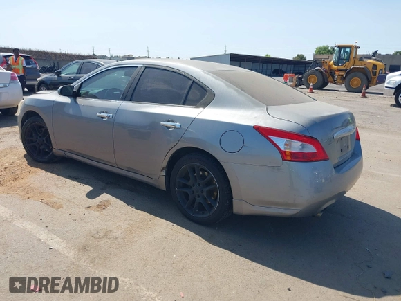 2009 Nissan Maxima S z VIN 1N4AA51E89C853790, wystawiony jako IAAI lot #42429971 z przebiegiem 240 525 mil mil oraz . Historia ofert i sprzedaży dostępna na DreamBid. Obrazek 3.