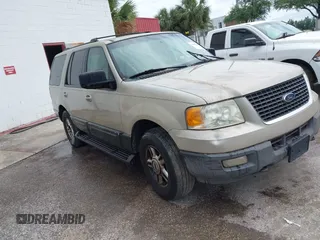 2004 Ford Expedition Special Service with VIN 1FMPU16L24LA37285, listed as a IAAI auction lot 41865431 with 244,616 mi miles. Bid and sale history available at carsss.com. Image 1.