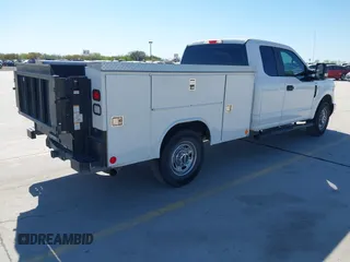 2017 Ford F-250 XL z VIN 1FD7X2A65HED73084, wystawiony jako IAAI lot #41833369 z przebiegiem 136 125 mil mil oraz . Historia ofert i sprzedaży dostępna na DreamBid. Obrazek 4.