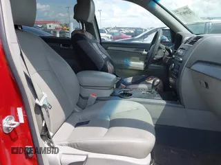 2009 Kia Borrego EX with VIN KNDJH741895030114, listed as a IAAI auction lot 42096787 with 160,062 mi miles. Bid and sale history available at carsss.com. Image 5.