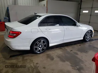 2013 Mercedes-Benz C 300 Sport z VIN WDDGF8AB9DR260965, wystawiony jako Copart lot #59352815 z przebiegiem 134 994 mil mil oraz Szkoda całkowita • Salvage title. Historia ofert i sprzedaży dostępna na DreamBid. Obrazek 3.