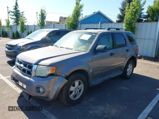 2008 Ford Escape XLT z VIN 1FMCU03198KC06063, wystawiony jako IAAI lot #42672886 z przebiegiem 124 878 mil mil oraz . Historia ofert i sprzedaży dostępna na DreamBid. Obrazek 2.