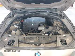 2013 BMW 5 Series 528i xDrive z VIN WBAXH5C59DDW13998, wystawiony jako IAAI lot #42239659 z przebiegiem 190 682 mil mil oraz . Historia ofert i sprzedaży dostępna na DreamBid. Obrazek 10.
