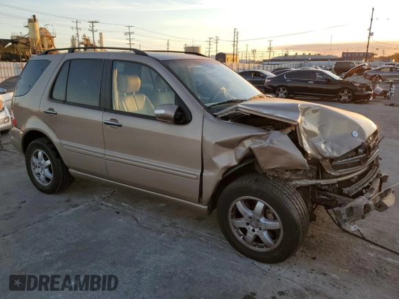 2004 Mercedes-Benz M-Class with VIN 4JGAB75E34A489128, listed as a Copart auction lot 84498404 with 122,094 mi miles and Salvage Title. Bid and sale history available at carsss.com. Image 4.