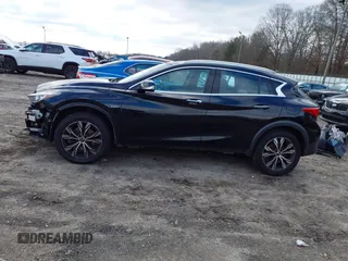 2017 Infiniti QX30 Premium z VIN SJKCH5CR8HA035885, wystawiony jako IAAI lot #41606308 z przebiegiem 112 932 mil mil oraz . Historia ofert i sprzedaży dostępna na DreamBid. Obrazek 15.