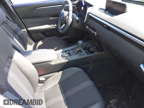 2024 Mazda CX-50 S Preferred with VIN 7MMVABBM3RN233207, listed as a IAAI auction lot 42395310 with 7,544 mi miles and . Bid and sale history available at DreamBid. Image 5.