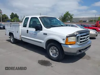 2000 Ford Super Duty F-250 XL with VIN 1FTNX20L0YEA50080, listed as a IAAI auction lot 42086439 with 230,868 mi miles. Bid and sale history available at carsss.com. Image 1.
