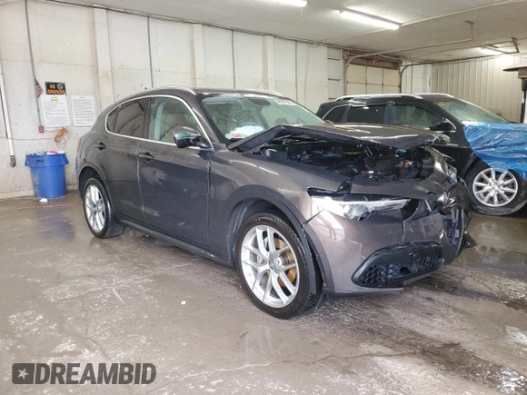 2018 Alfa Romeo Stelvio Ti z VIN ZASFAKBN4J7C22701, wystawiony jako Copart lot #48041535 z przebiegiem 137 764 mil mil oraz Szkoda całkowita • Salvage title. Historia ofert i sprzedaży dostępna na DreamBid. Obrazek 4.