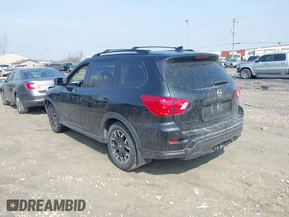 2019 Nissan Pathfinder S z VIN 5N1DR2MM8KC637926, wystawiony jako IAAI lot #41903395 z przebiegiem 84 436 mil mil oraz . Historia ofert i sprzedaży dostępna na DreamBid. Obrazek 3.