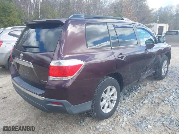 2011 Toyota Highlander with VIN 5TDBK3EH8BS059381, listed as a IAAI auction lot 41894262 with 138,520 mi miles. Bid and sale history available at carsss.com. Image 4.