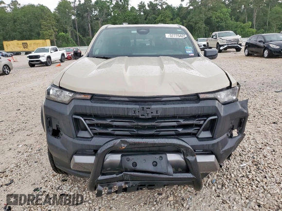 2024 Chevrolet Colorado 4WD Trail Boss z VIN 1GCPTEEK0R1118182, wystawiony jako Copart lot #57775425 z przebiegiem 2 590 mil mil oraz Szkoda całkowita • Salvage title. Historia ofert i sprzedaży dostępna na DreamBid. Obrazek 5.