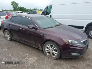 2013 Kia Optima LX z VIN 5XXGM4A77DG145854, wystawiony jako IAAI lot #42413552 z przebiegiem Nie podano mil oraz . Historia ofert i sprzedaży dostępna na DreamBid. Obrazek 1.